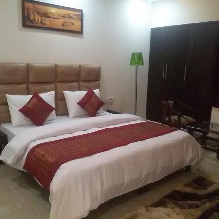 Hotel Smart Inn-2 New Delhi Bagian luar foto