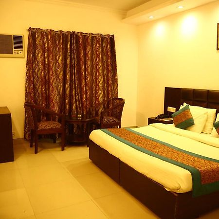 Hotel Smart Inn-2 New Delhi Bagian luar foto