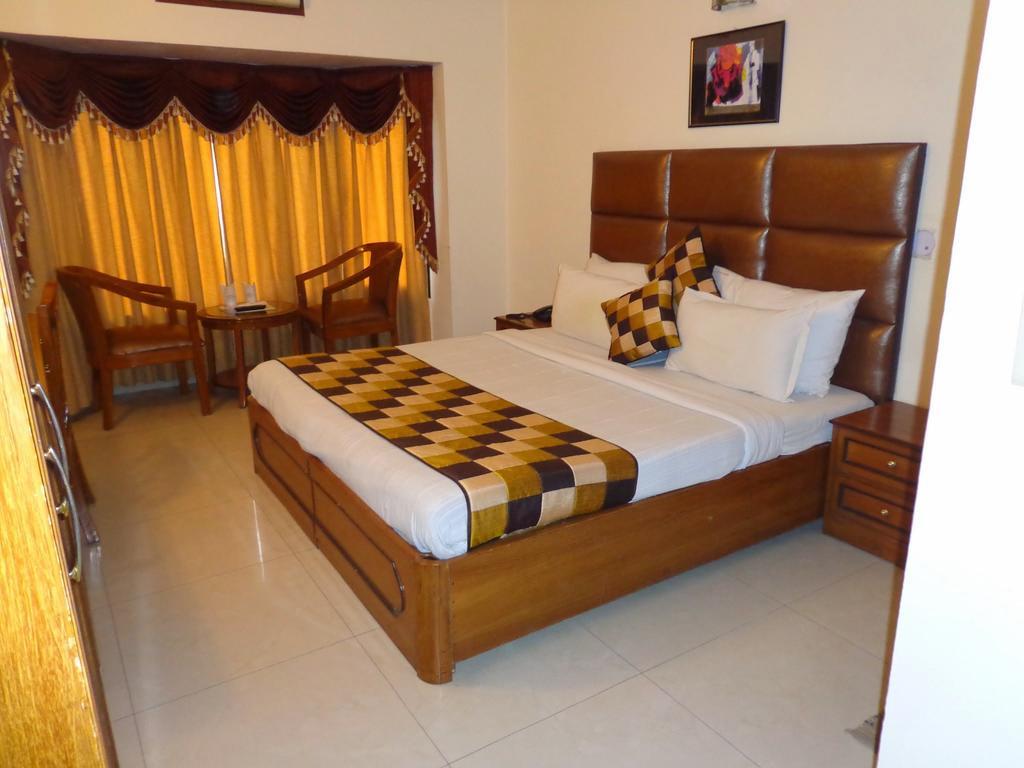 Hotel Smart Inn-2 New Delhi Bagian luar foto