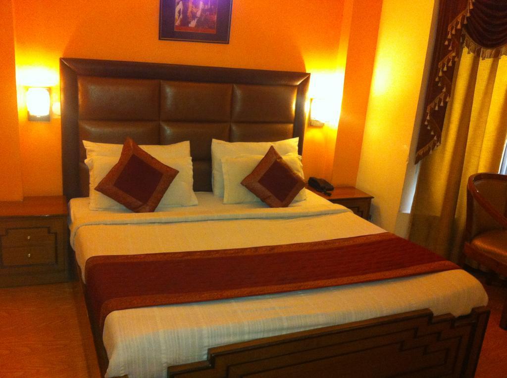 Hotel Smart Inn-2 New Delhi Bagian luar foto