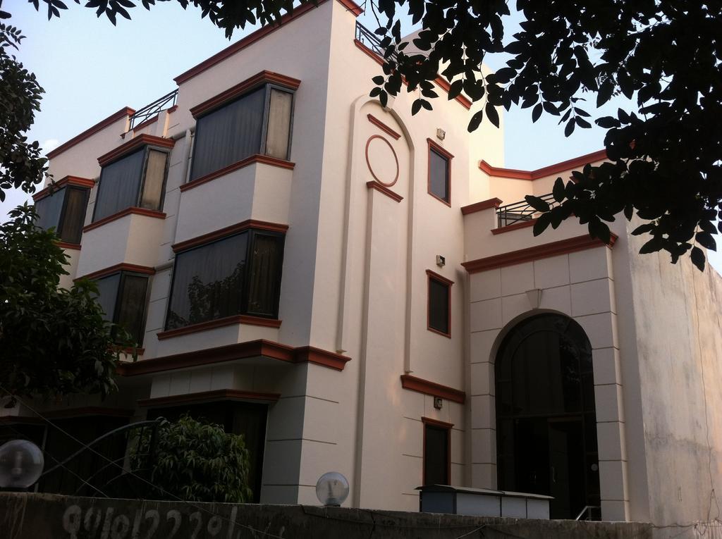 Hotel Smart Inn-2 New Delhi Bagian luar foto