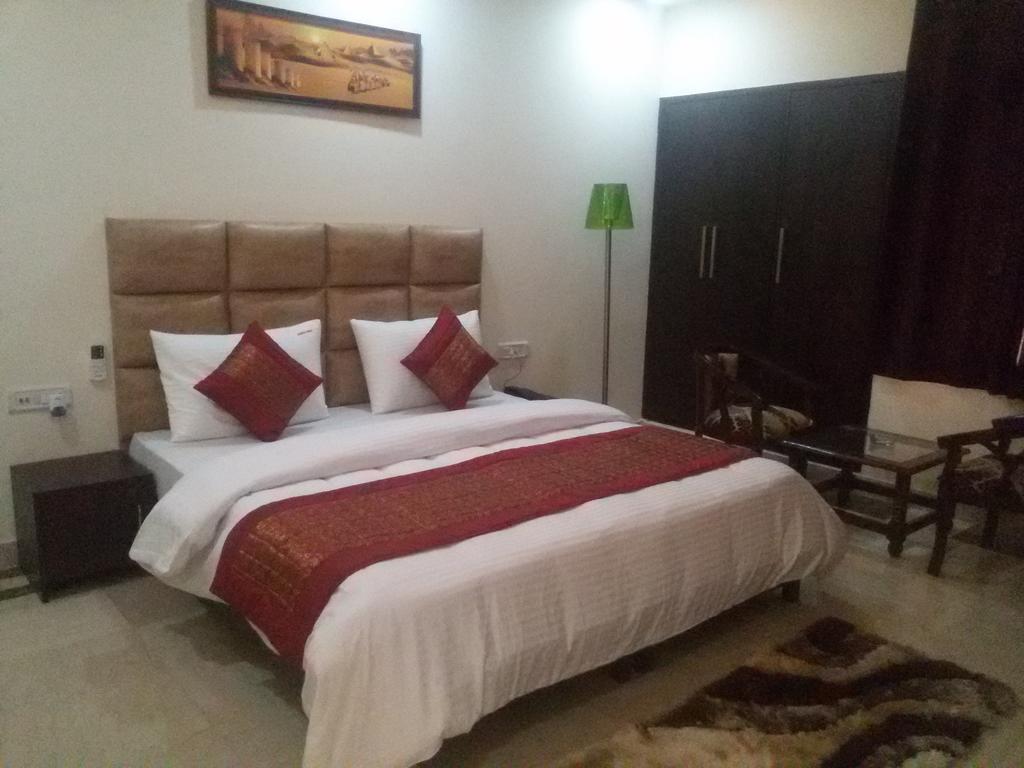 Hotel Smart Inn-2 New Delhi Bagian luar foto