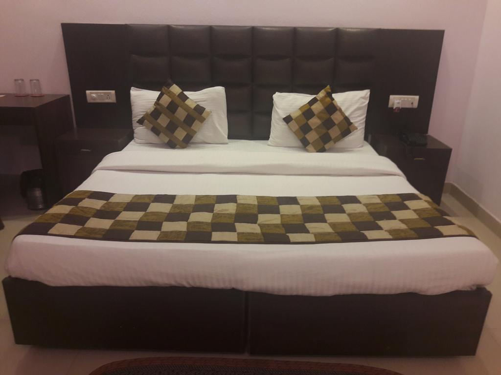 Hotel Smart Inn-2 New Delhi Bagian luar foto