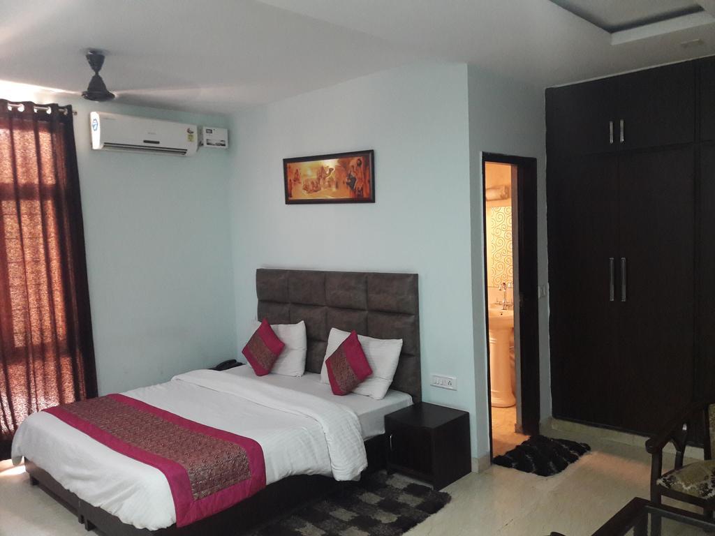 Hotel Smart Inn-2 New Delhi Bagian luar foto