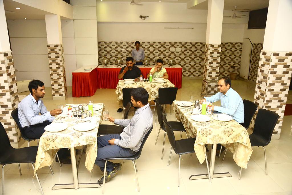 Hotel Smart Inn-2 New Delhi Bagian luar foto