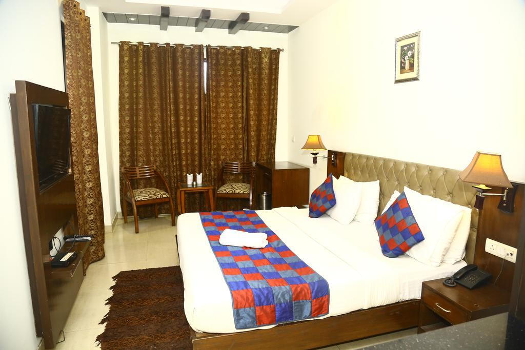 Hotel Smart Inn-2 New Delhi Bagian luar foto