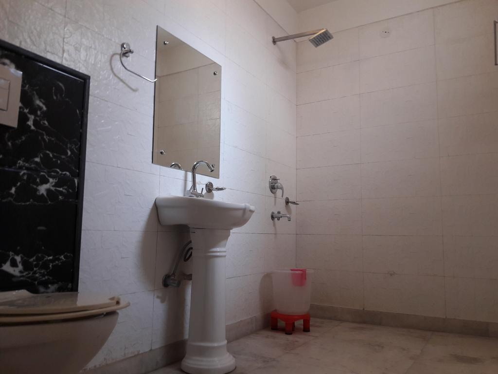 Hotel Smart Inn-2 New Delhi Bagian luar foto