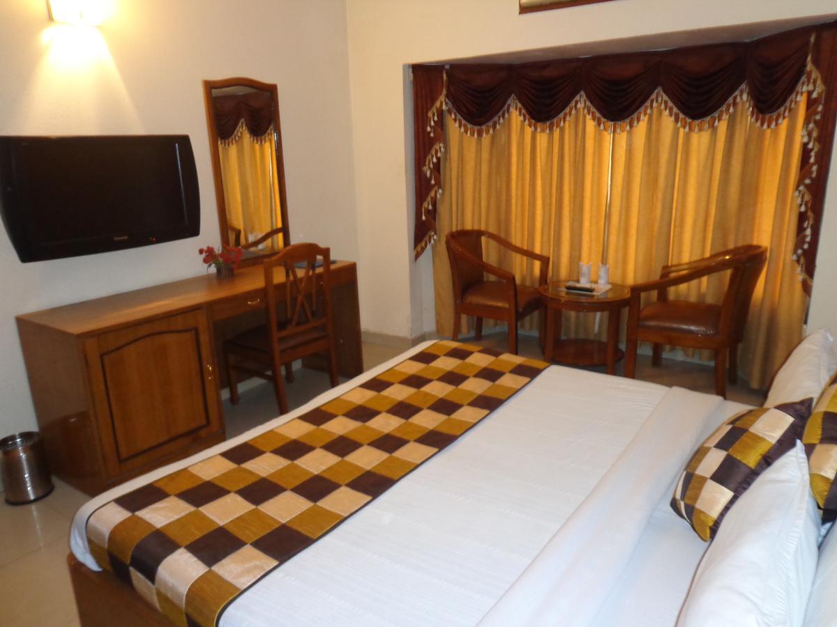 Hotel Smart Inn-2 New Delhi Bagian luar foto