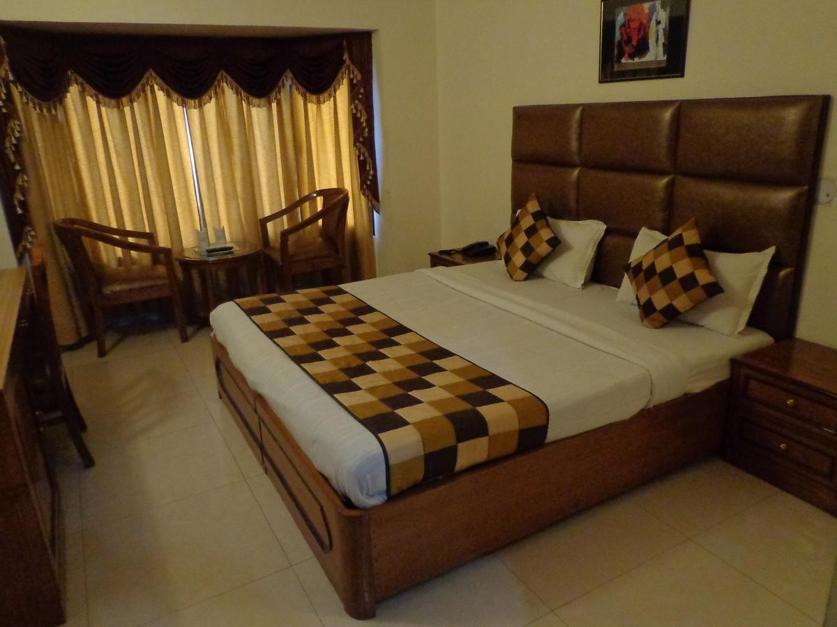 Hotel Smart Inn-2 New Delhi Bagian luar foto