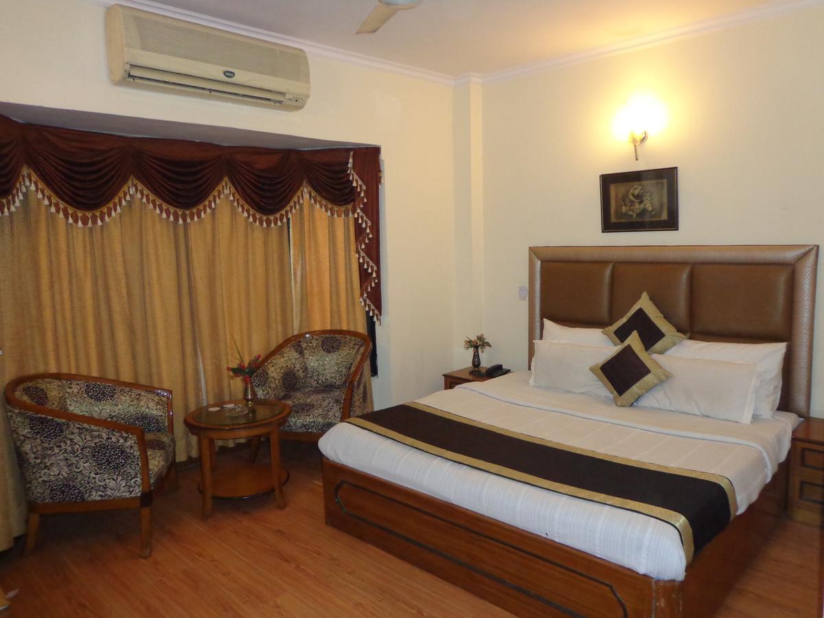 Hotel Smart Inn-2 New Delhi Bagian luar foto