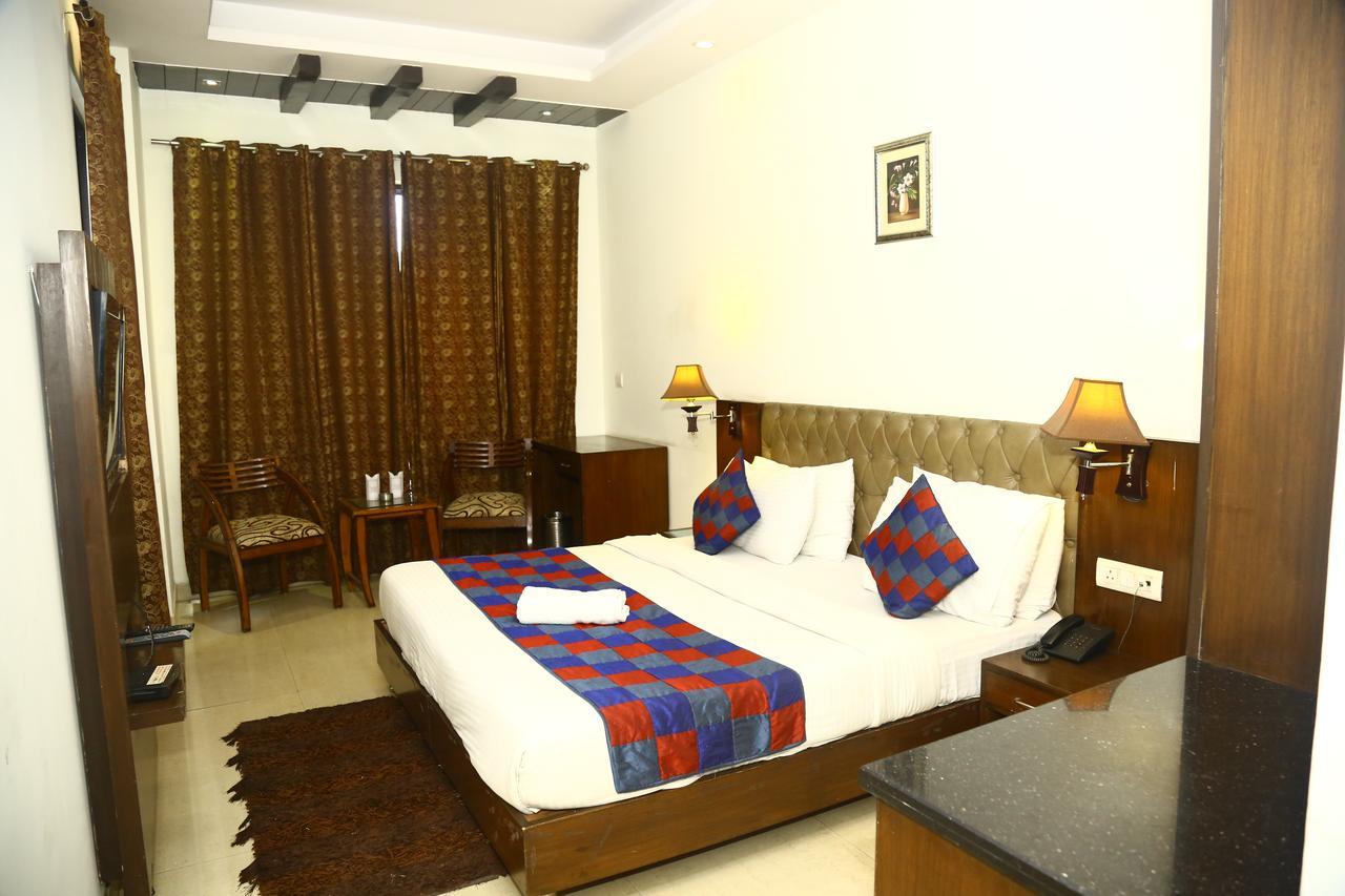 Hotel Smart Inn-2 New Delhi Bagian luar foto