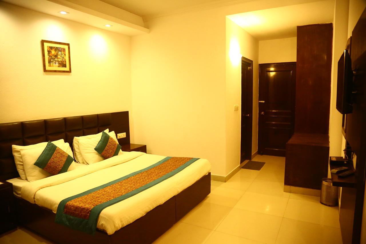Hotel Smart Inn-2 New Delhi Bagian luar foto