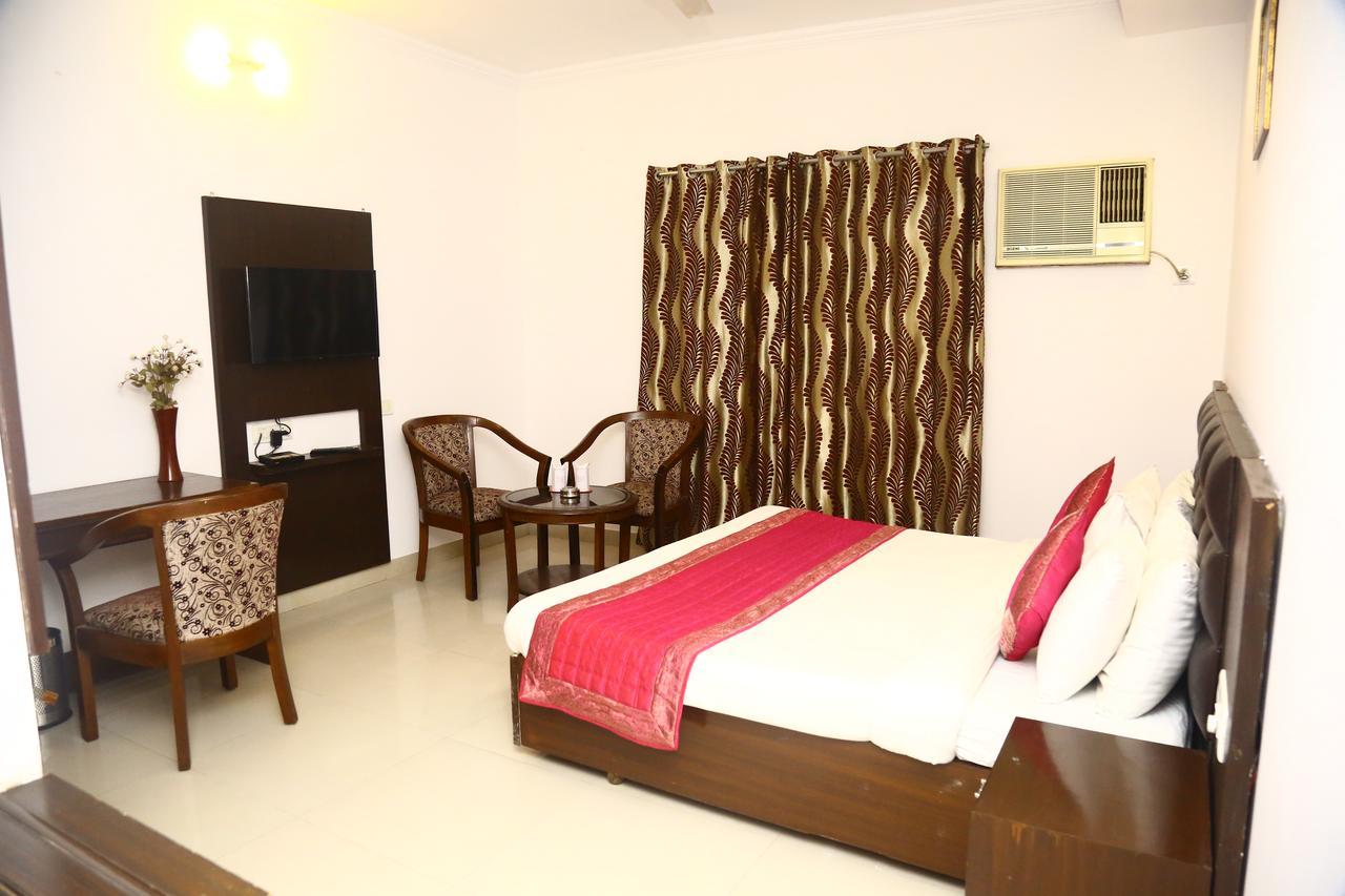 Hotel Smart Inn-2 New Delhi Bagian luar foto