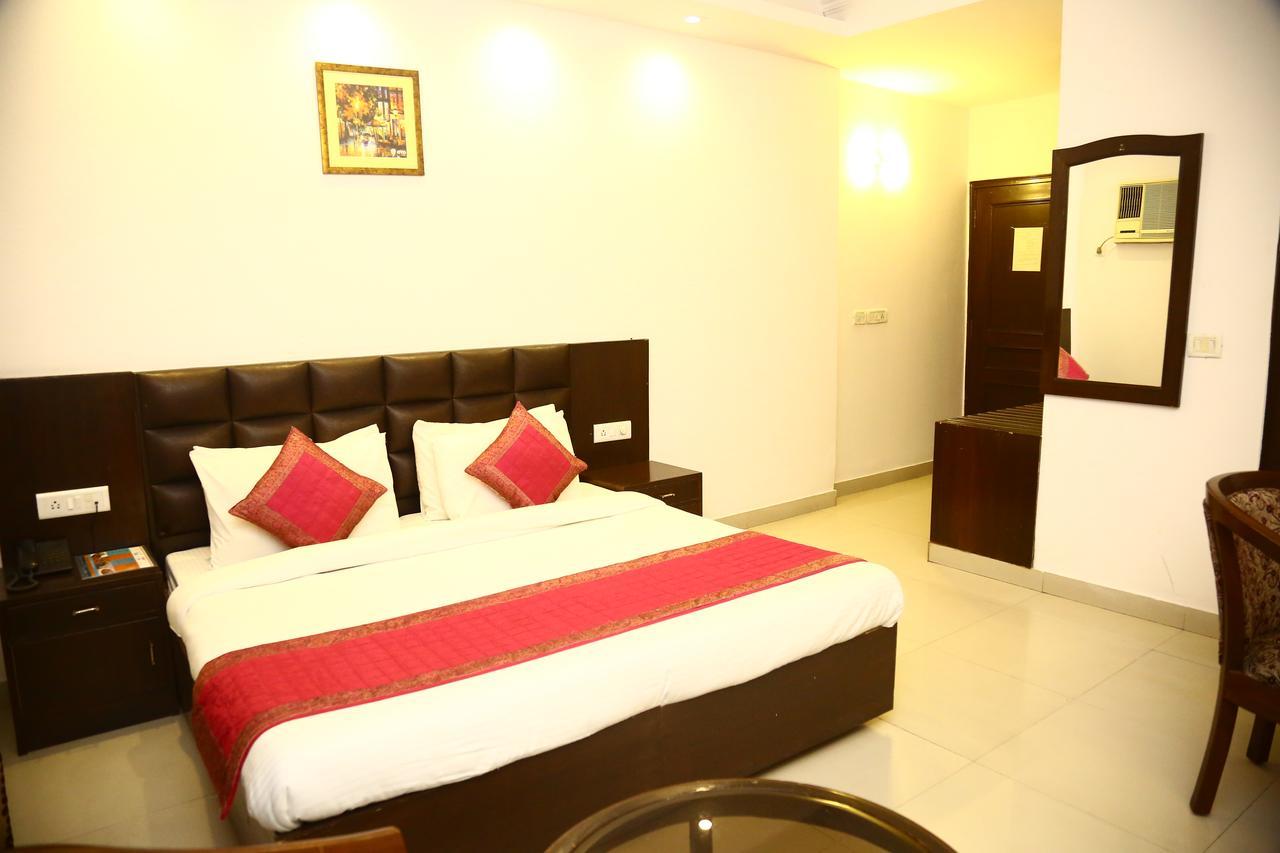Hotel Smart Inn-2 New Delhi Bagian luar foto