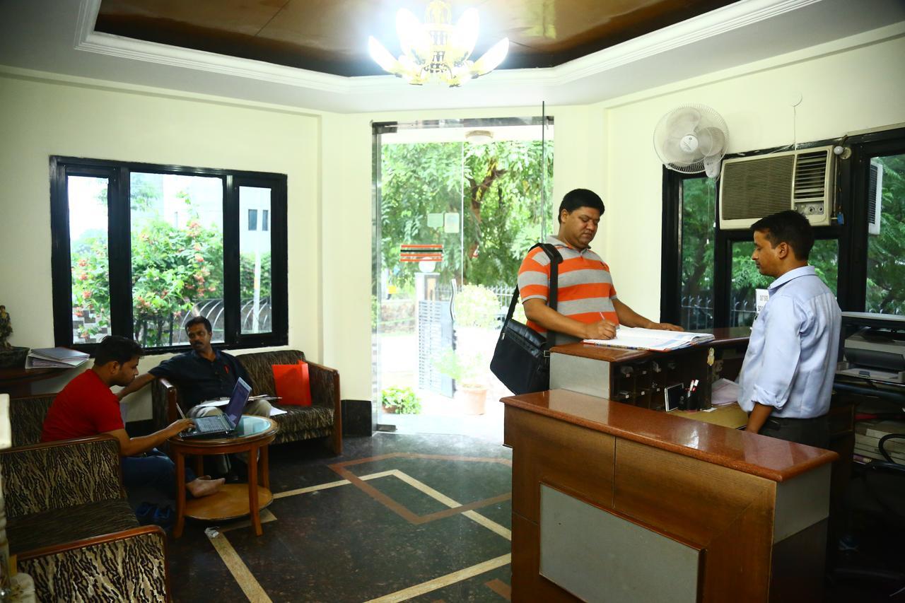 Hotel Smart Inn-2 New Delhi Bagian luar foto