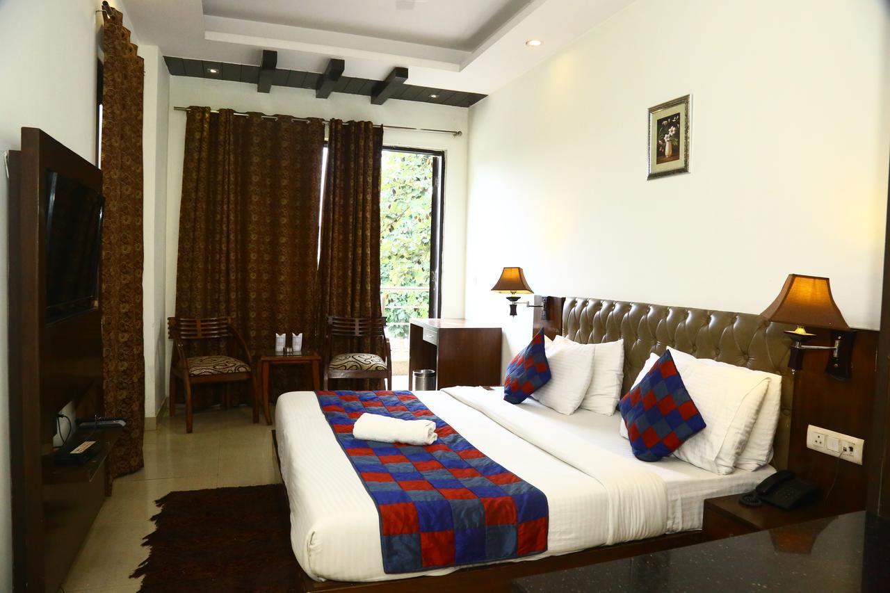 Hotel Smart Inn-2 New Delhi Bagian luar foto