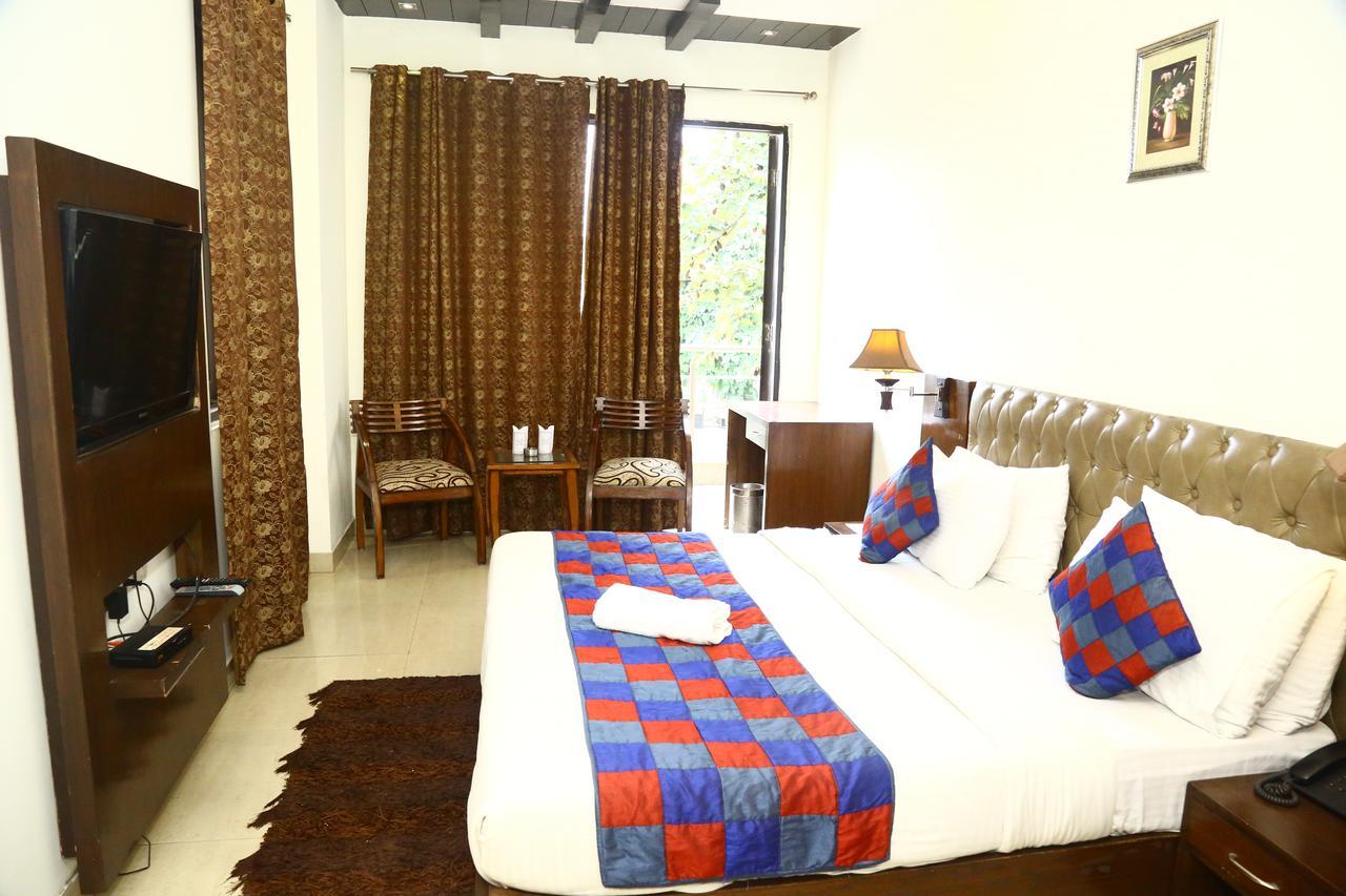 Hotel Smart Inn-2 New Delhi Bagian luar foto