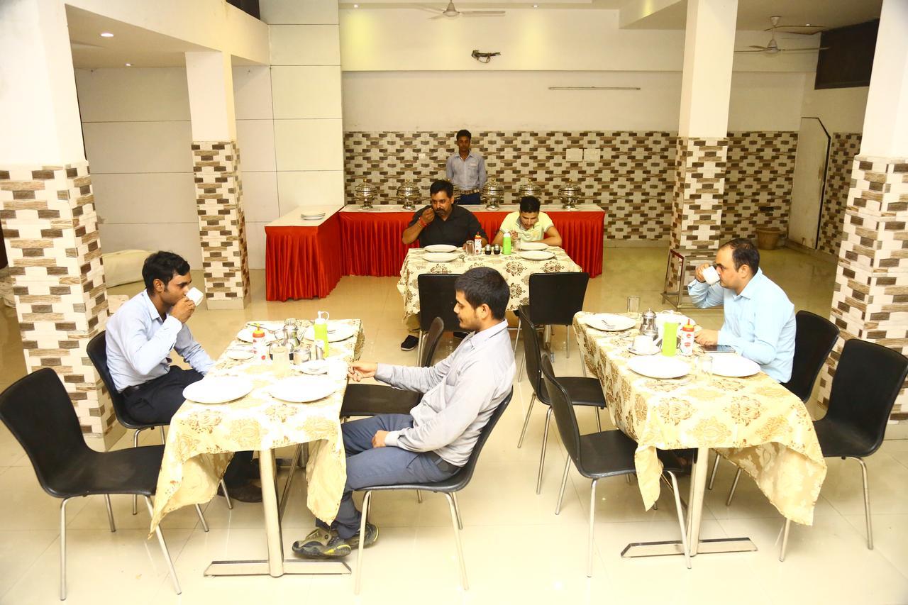 Hotel Smart Inn-2 New Delhi Bagian luar foto